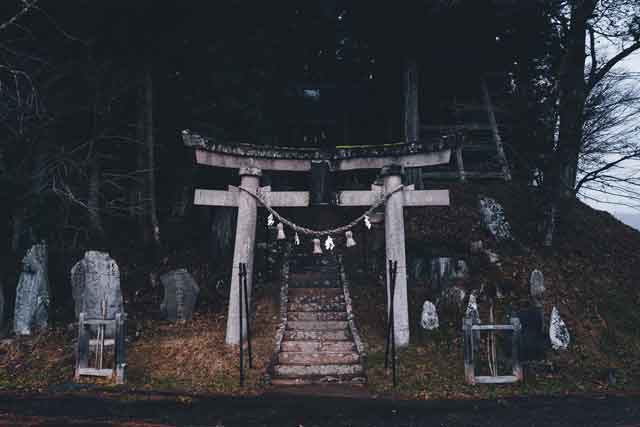 本寺地区の駒形根神社＝2020年11月20日、保井崇志撮影