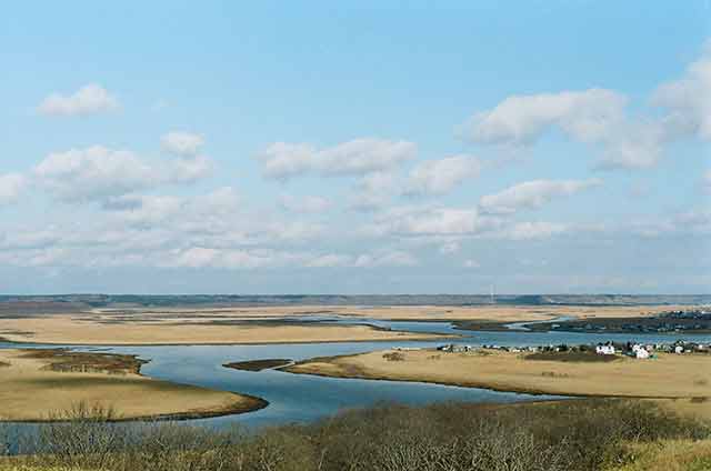 展望台から望む浜中町の霧多布湿原＝2021年11月20日、岩倉しおり撮影